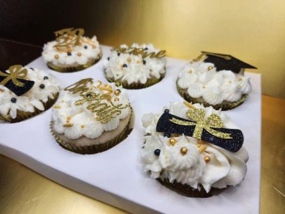 Graduation cupcakes with glitter caps and diplomas
